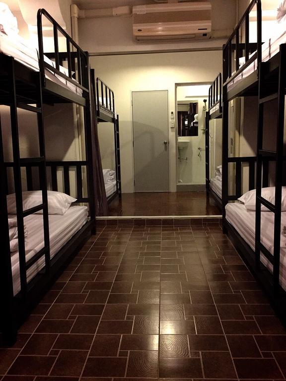 Eden Walking Street Hostel Чиангмай Номер фото