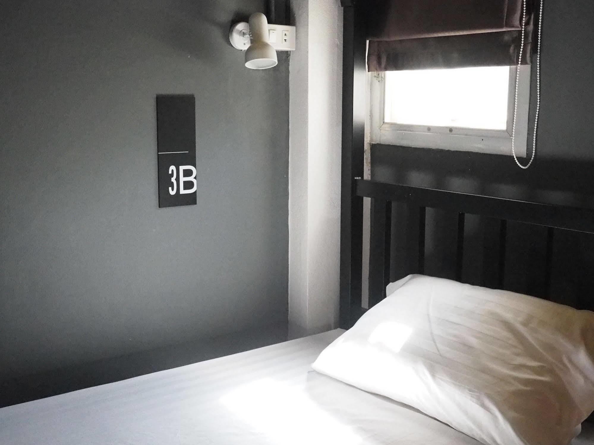 Eden Walking Street Hostel Чиангмай Экстерьер фото