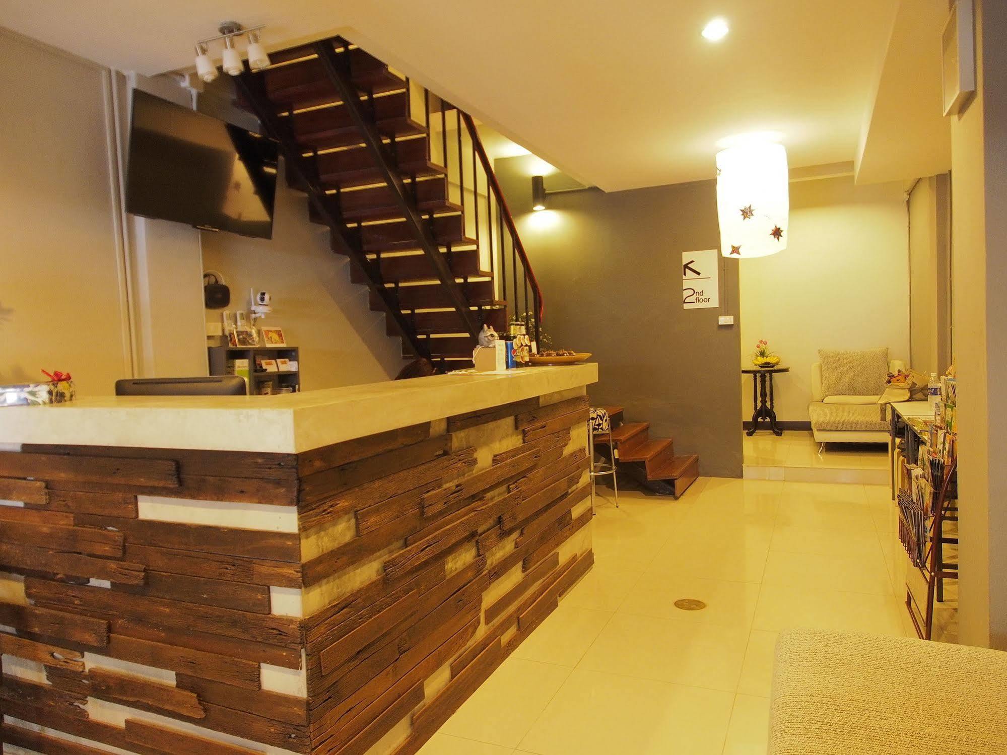 Eden Walking Street Hostel Чиангмай Экстерьер фото