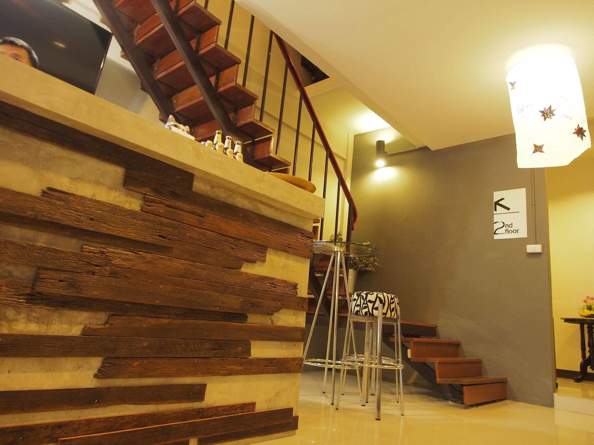 Eden Walking Street Hostel Чиангмай Экстерьер фото