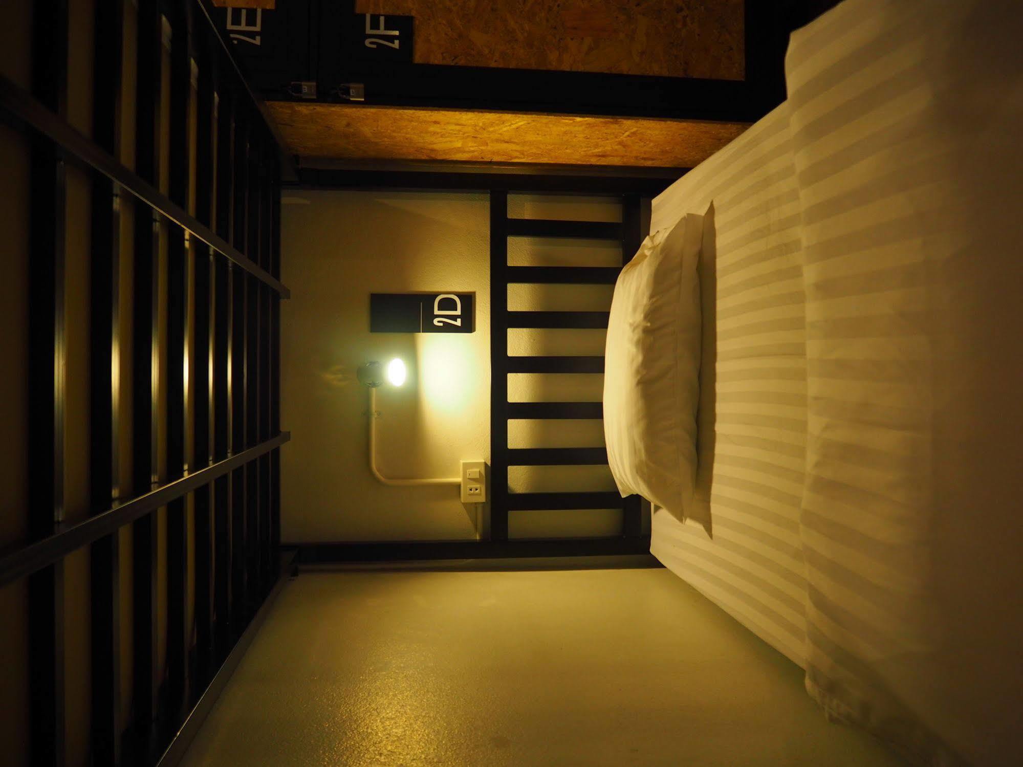 Eden Walking Street Hostel Чиангмай Экстерьер фото