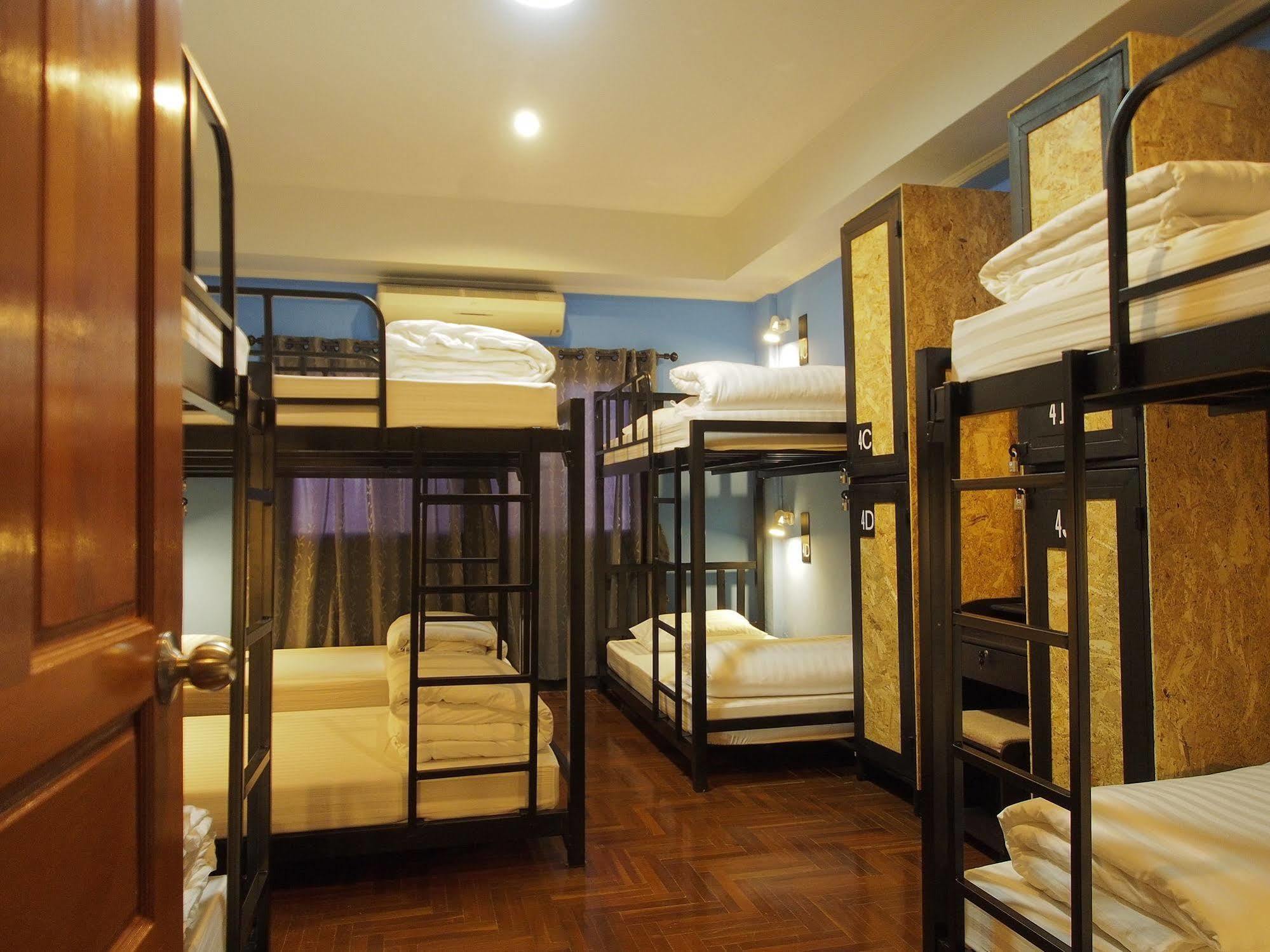 Eden Walking Street Hostel Чиангмай Экстерьер фото