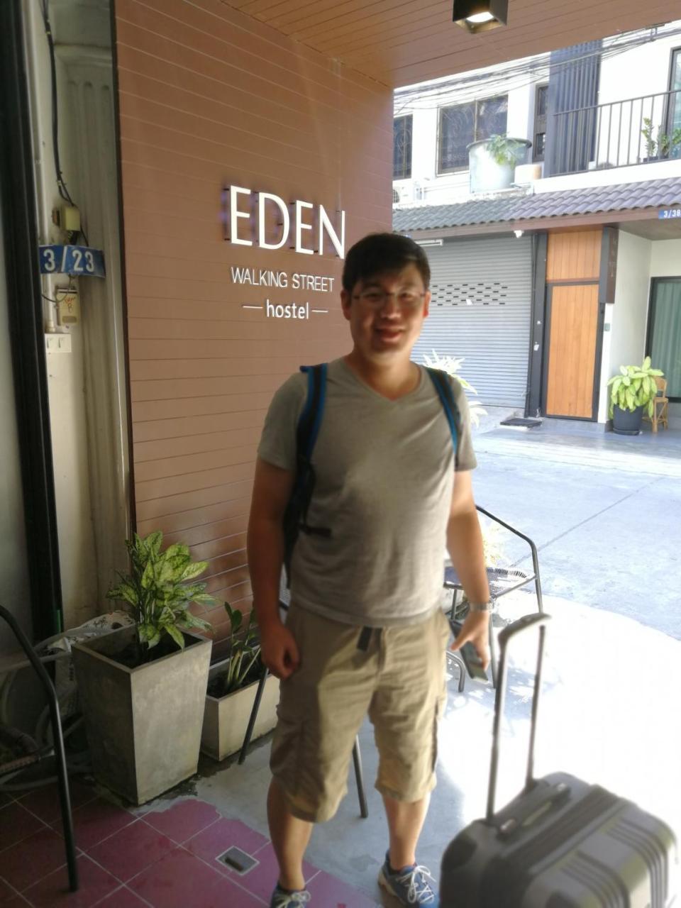 Eden Walking Street Hostel Чиангмай Экстерьер фото