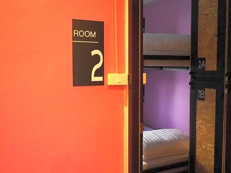 Eden Walking Street Hostel Чиангмай Экстерьер фото
