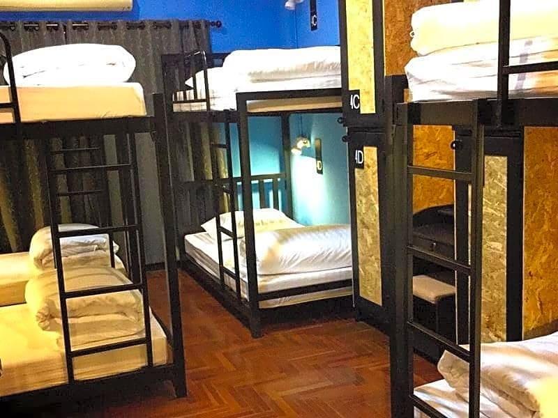 Eden Walking Street Hostel Чиангмай Экстерьер фото