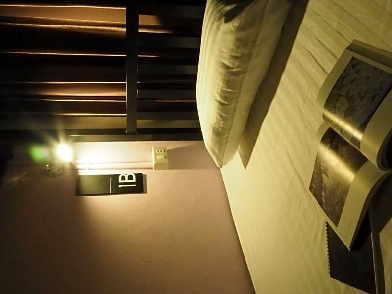 Eden Walking Street Hostel Чиангмай Экстерьер фото